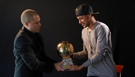 大腿级别，自加盟那不勒斯后麦克托米奈参与进球数意甲中场第1（大腿属性拉满！加盟那不勒斯后麦克托米奈以进球参与数领跑意甲中场）