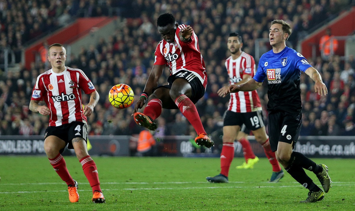雷霆＆勇士合计狂轰33记三分，三分命中率均超4成