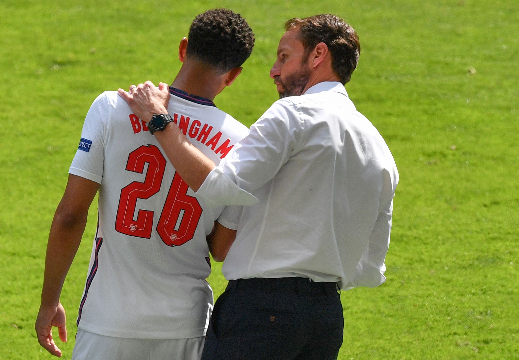 德转朱艺：阿里执法亚冠上海申花客战广岛三箭（德转朱艺：亚冠阿里主哨，申花客场挑战广岛三箭）