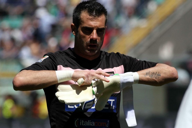 世体：巴萨有意霍芬海姆前锋阿斯拉尼，解约金最高2900万（世体：巴萨相中霍芬海姆前锋阿斯拉尼，解约金上限为2900万）