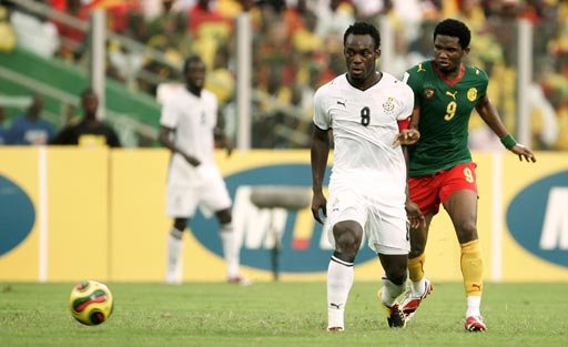 德甲半场：基尼洛斯1射1传，卡德破门，奥格斯堡2-0勒沃库森（德甲上半场：基尼洛斯传射建功，卡德破门，奥格斯堡2-0领先勒沃库森）