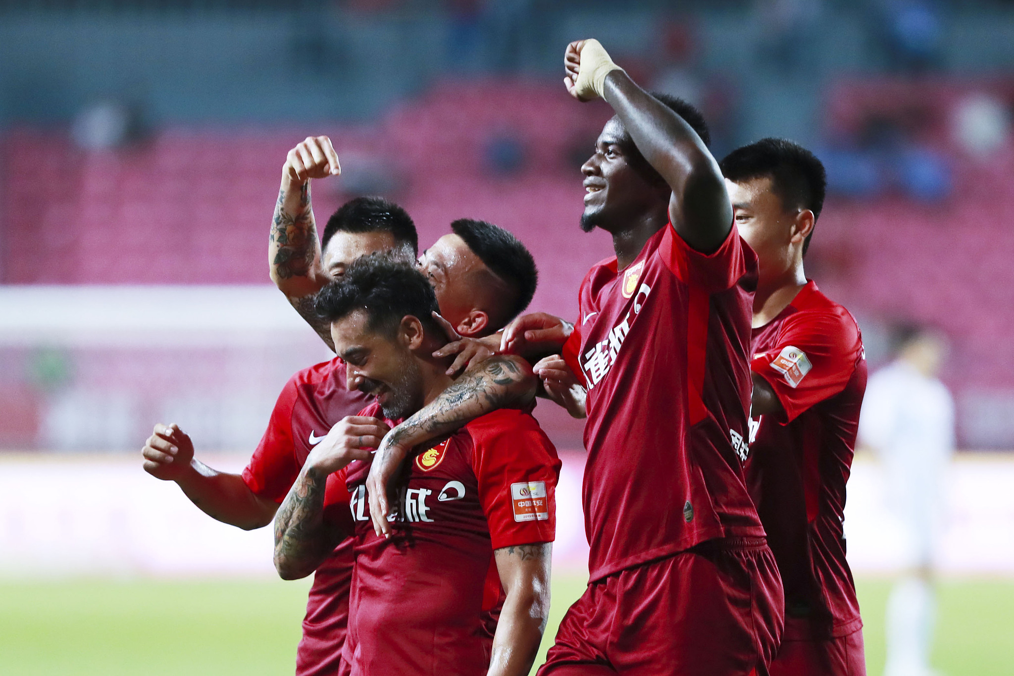 凯恩加盟拜仁后欧冠30场24球，同期仅有姆巴佩进球数与他持平（加盟拜仁后，凯恩欧冠30场打入24球，同期仅有姆巴佩进球数与之持平）