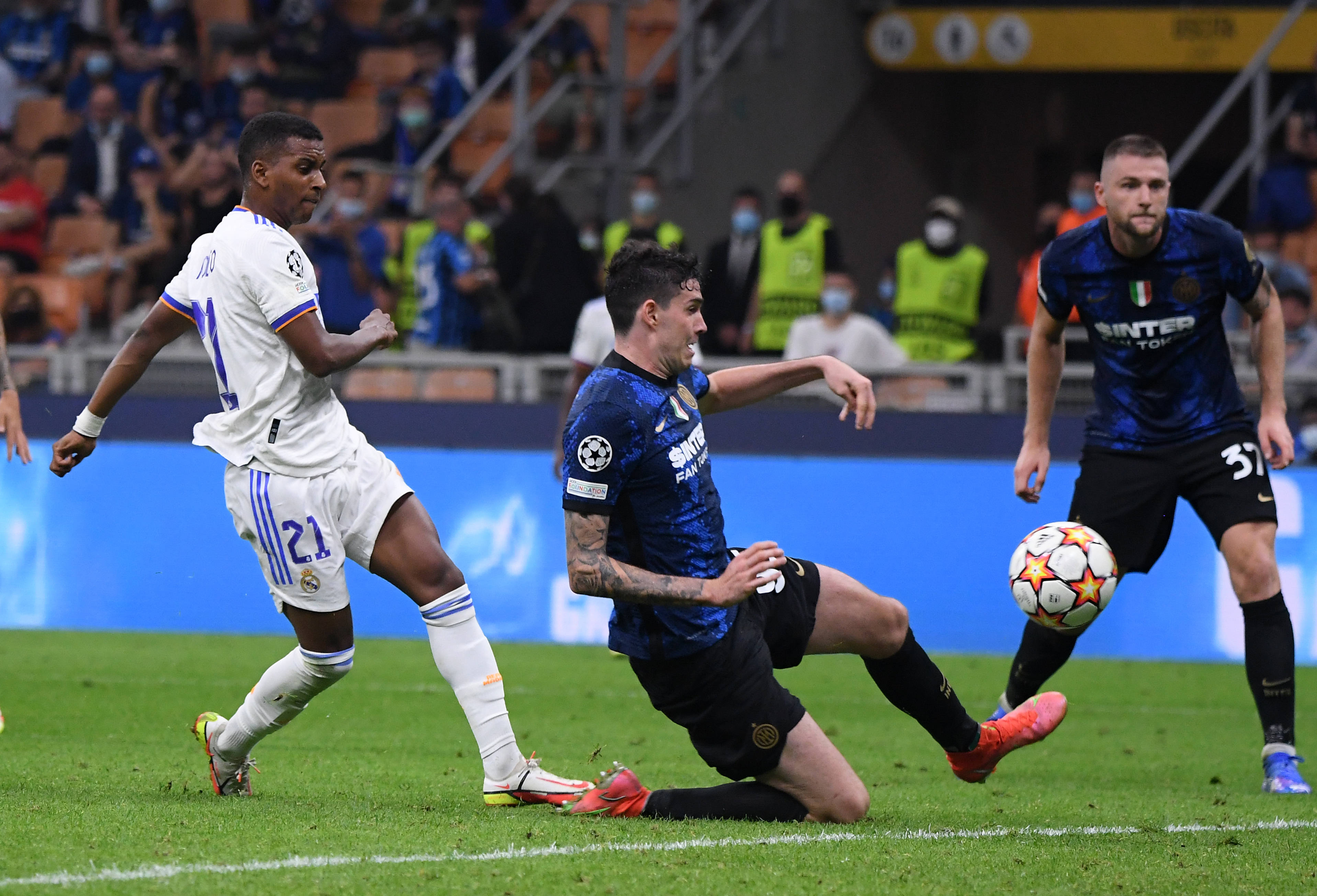 U22国足门将栾毅：少一人作战大家仍团结在一起，平局不容易（U22国足门将栾毅：少打一人仍众志成城，这一分来之不易）