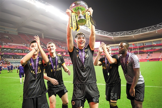 记者：凯恩正在游说英格兰队友格伊，希望他加盟拜仁