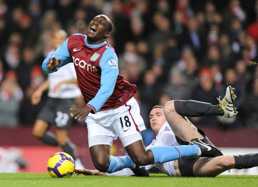 篮球篮网结束连败，全队积极庆祝