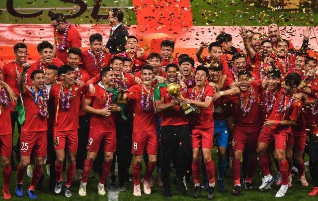 图片报：法兰克福队医私下为对手球员治疗，已被俱乐部开除