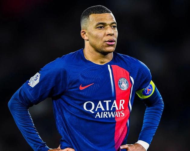 气温未降，“雪”先来了？杭州桐庐滑雪场“开板”，半个月后还有“夜滑”