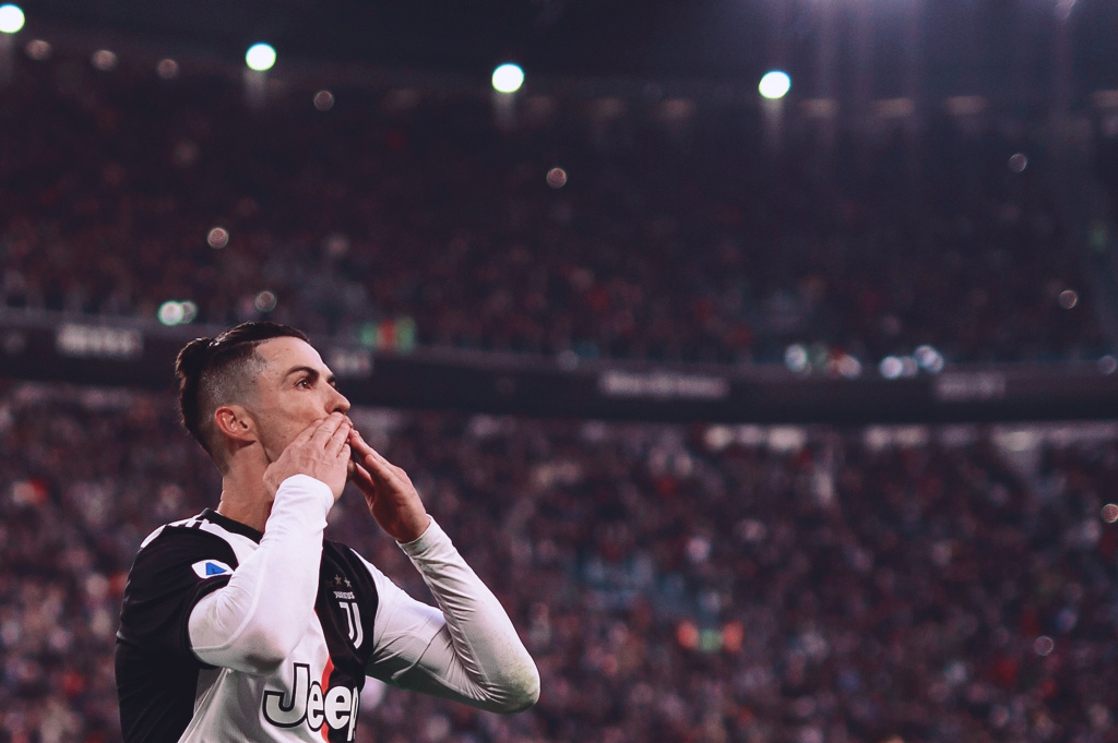 又伤了！巴萨官方：奥尔莫左肩脱臼，预计伤缺一个月