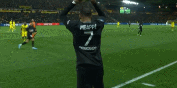 19岁22天，莱比锡边锋迪奥曼德成为德甲历史第二年轻戴帽球员（年仅19岁又22天，莱比锡翼锋迪奥曼德成为德甲史上第二年轻上演帽子戏法的球员）